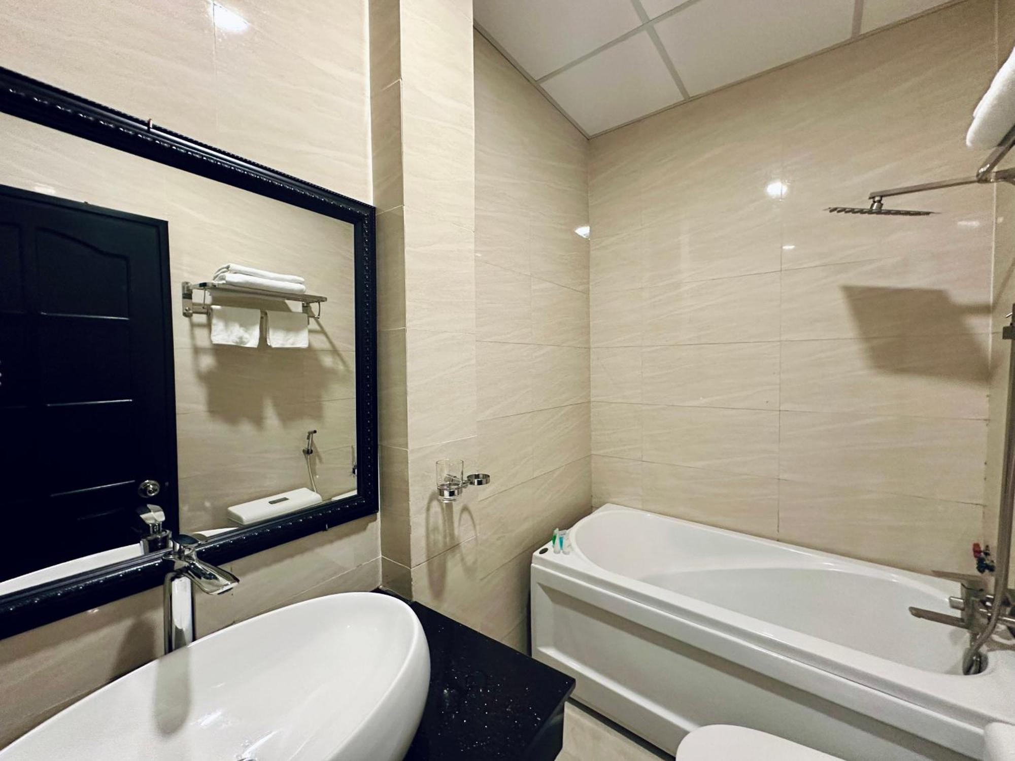 Lion Hotel Can Tho Bagian luar foto